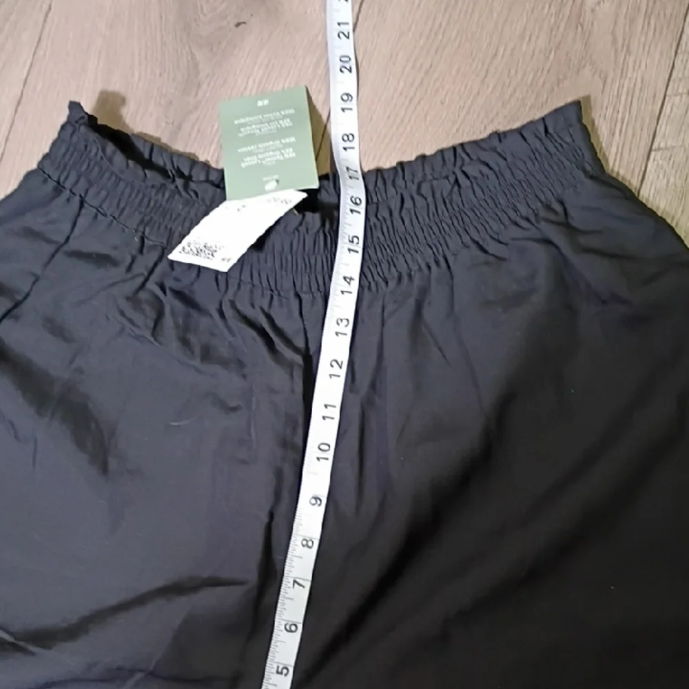 H&M Women's Black Lyocell Blend Shorts Size M‎